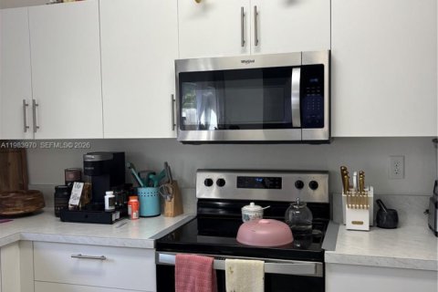 Снять в аренду таунхаус в Флорида-Сити, Флорида 3 спальни, 136.01м2, № 2048556 - фото 14