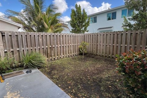 Снять в аренду таунхаус в Флорида-Сити, Флорида 3 спальни, 136.01м2, № 2048556 - фото 19