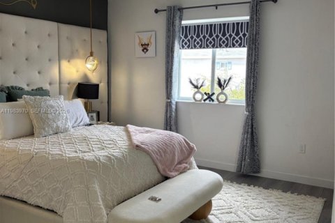 Снять в аренду таунхаус в Флорида-Сити, Флорида 3 спальни, 136.01м2, № 2048556 - фото 26