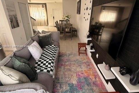 Снять в аренду таунхаус в Флорида-Сити, Флорида 3 спальни, 136.01м2, № 2048556 - фото 16