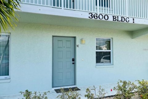 Condo in Punta Gorda, Florida, 2 bedrooms  № 1631487 - photo 1