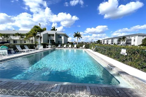 Condo in Punta Gorda, Florida, 2 bedrooms  № 1631487 - photo 4