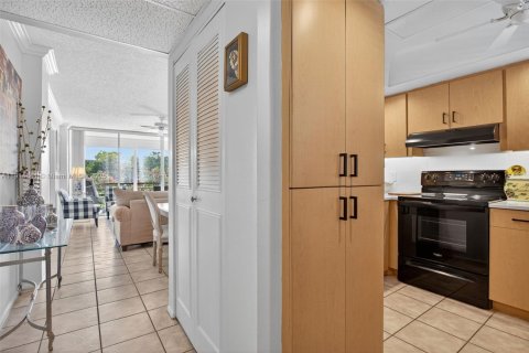 Copropriété à vendre à Oakland Park, Floride: 2 chambres, 90.58 m2 № 2015998 - photo 4