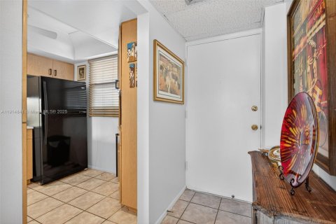 Copropriété à vendre à Oakland Park, Floride: 2 chambres, 90.58 m2 № 2015998 - photo 2