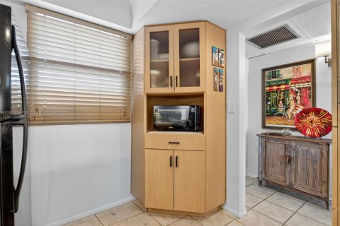 Copropriété à vendre à Oakland Park, Floride: 2 chambres, 90.58 m2 № 2015998 - photo 8