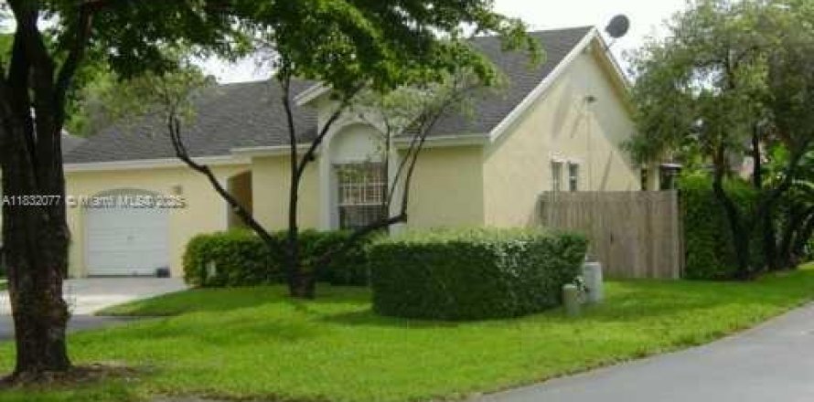 Villa ou maison à Doral, Floride 3 chambres, 98.85 m2 № 1809051