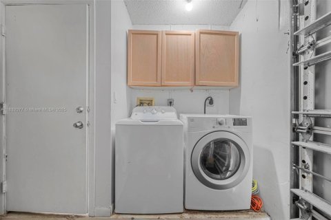 Casa en venta en Doral, Florida, 3 dormitorios, 98.85 m2 № 1809051 - foto 18