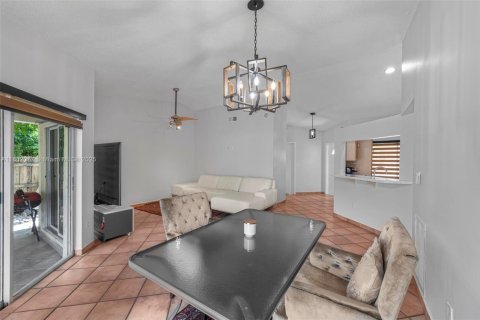 Casa en venta en Doral, Florida, 3 dormitorios, 98.85 m2 № 1809051 - foto 12