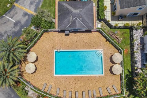 Casa en venta en Doral, Florida, 3 dormitorios, 98.85 m2 № 1809051 - foto 9