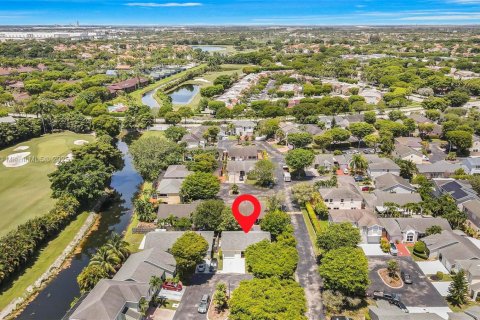 Casa en venta en Doral, Florida, 3 dormitorios, 98.85 m2 № 1809051 - foto 11