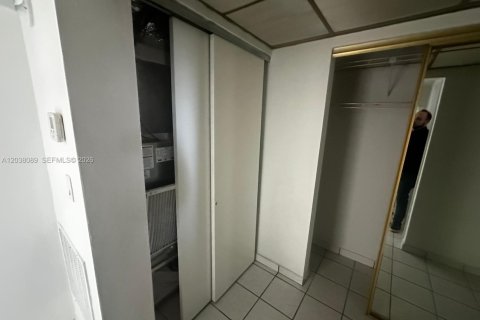Copropriété à louer à Miami, Floride: 1 chambre, 78.97 m2 № 2155065 - photo 5