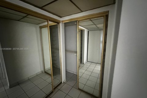 Copropriété à louer à Miami, Floride: 1 chambre, 78.97 m2 № 2155065 - photo 7