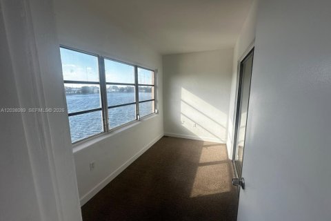 Copropriété à louer à Miami, Floride: 1 chambre, 78.97 m2 № 2155065 - photo 4