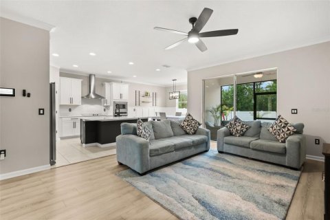 House in DeBary, Florida 4 bedrooms, 271.65 sq.m. № 2230782 - photo 9