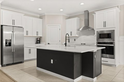 House in DeBary, Florida 4 bedrooms, 271.65 sq.m. № 2230782 - photo 3