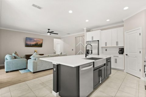 House in DeBary, Florida 4 bedrooms, 271.65 sq.m. № 2230782 - photo 4