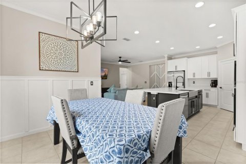 House in DeBary, Florida 4 bedrooms, 271.65 sq.m. № 2230782 - photo 7