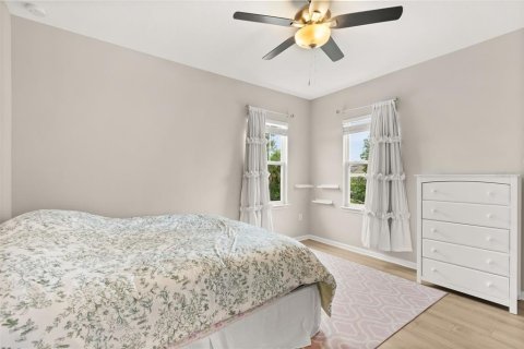 House in DeBary, Florida 4 bedrooms, 271.65 sq.m. № 2230782 - photo 24
