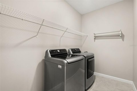 House in DeBary, Florida 4 bedrooms, 271.65 sq.m. № 2230782 - photo 23