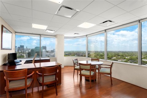 Commercial property in Miami, Florida № 2027055 - photo 20