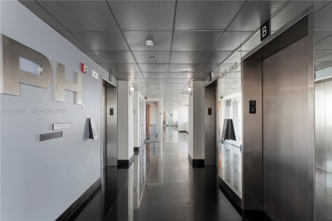 Commercial property in Miami, Florida № 2027055 - photo 10