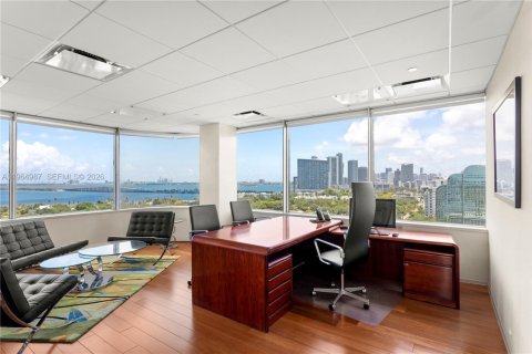 Commercial property in Miami, Florida № 2027055 - photo 17