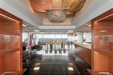 Commercial property in Miami, Florida № 2027055 - photo 11