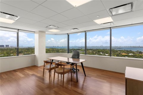 Commercial property in Miami, Florida № 2027055 - photo 25