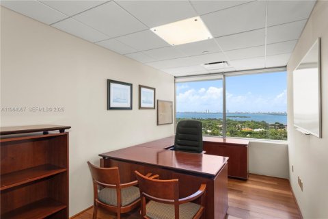 Commercial property in Miami, Florida № 2027055 - photo 27