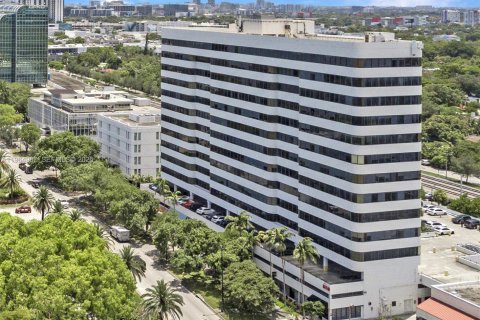 Commercial property in Miami, Florida № 2027055