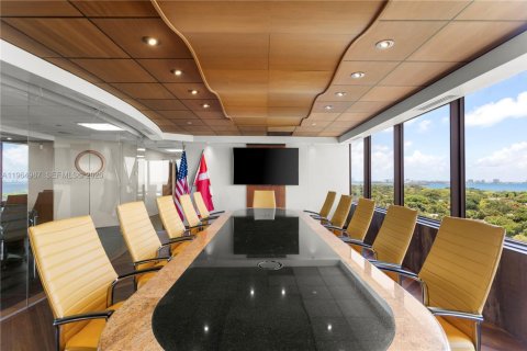 Commercial property in Miami, Florida № 2027055 - photo 15