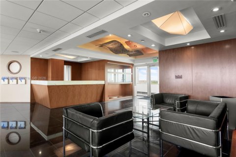 Commercial property in Miami, Florida № 2027055 - photo 12