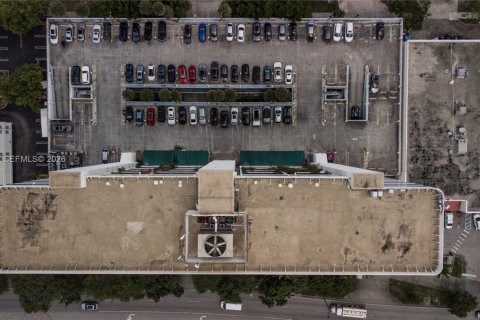 Commercial property in Miami, Florida № 2027055 - photo 7