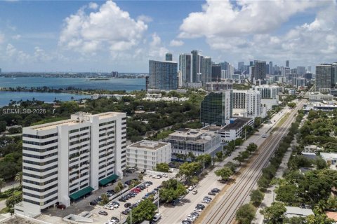 Commercial property in Miami, Florida № 2027055 - photo 8