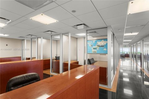 Commercial property in Miami, Florida № 2027055 - photo 22