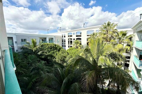 Condo in South Miami, Florida, 2 bedrooms № 2001524 - photo 11