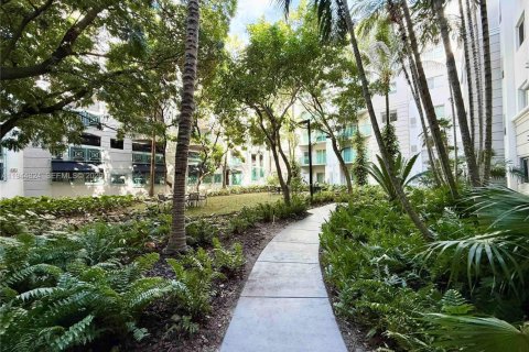 Condo in South Miami, Florida, 2 bedrooms № 2001524 - photo 18