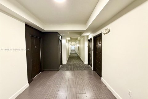 Condo in South Miami, Florida, 2 bedrooms № 2001524 - photo 20