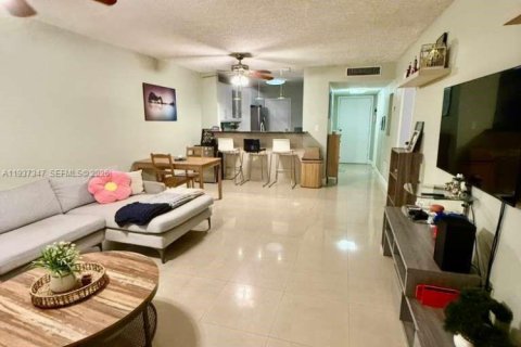 Снять в аренду кондоминиум в Майами, Флорида 1 спальня, 88.63м2, № 1995225 - фото 6