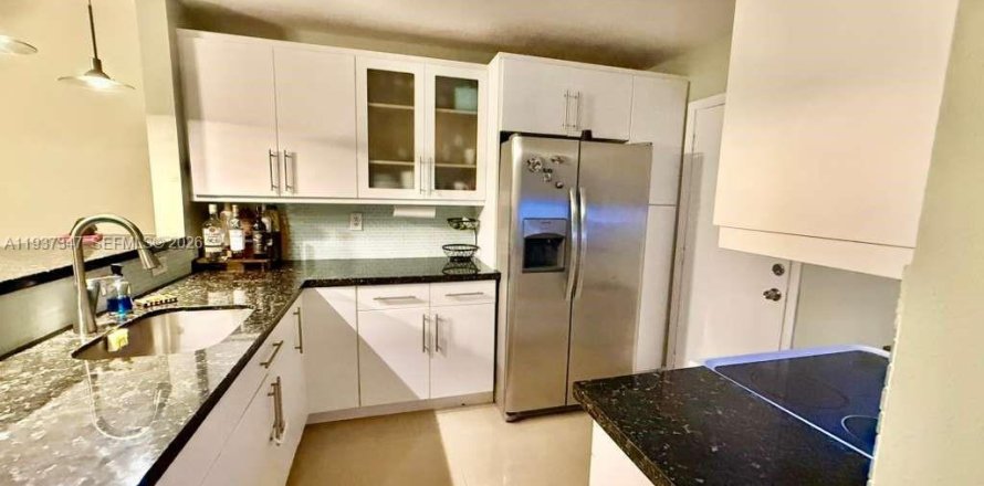 Кондоминиум с 1 спальней в Майами, Флорида № 1995225