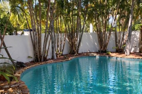 Casa en venta en Tampa, Florida, 3 dormitorios, 228.17 m2 № 2419767 - foto 2