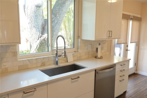 Casa en venta en Tampa, Florida, 3 dormitorios, 228.17 m2 № 2419767 - foto 13