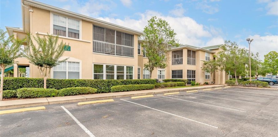 Кондоминиум с 6 комнатами в Порт-Оранж, Флорида № 2210999
