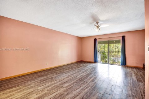 Townhouse in North Miami, Florida 2 bedrooms, 139.17 sq.m. № 1983977 - photo 10