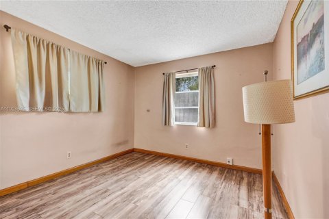 Townhouse in North Miami, Florida 2 bedrooms, 139.17 sq.m. № 1983977 - photo 29