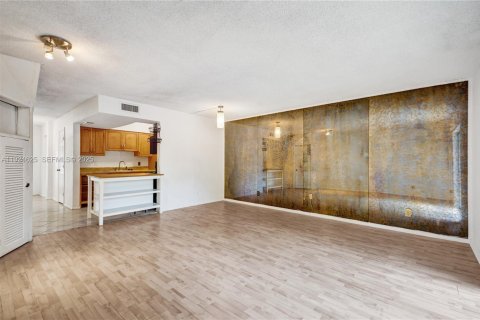 Townhouse in North Miami, Florida 2 bedrooms, 139.17 sq.m. № 1983977 - photo 12