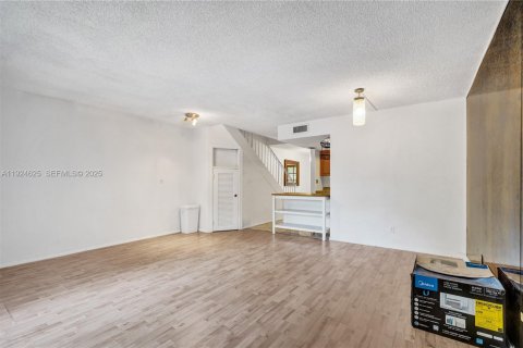 Townhouse in North Miami, Florida 2 bedrooms, 139.17 sq.m. № 1983977 - photo 20