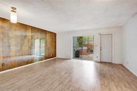 Townhouse in North Miami, Florida 2 bedrooms, 139.17 sq.m. № 1983977 - photo 16