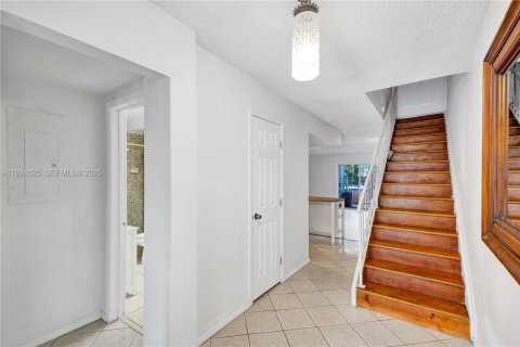 Townhouse in North Miami, Florida 2 bedrooms, 139.17 sq.m. № 1983977 - photo 14