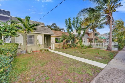 Townhouse in North Miami, Florida 2 bedrooms, 139.17 sq.m. № 1983977
